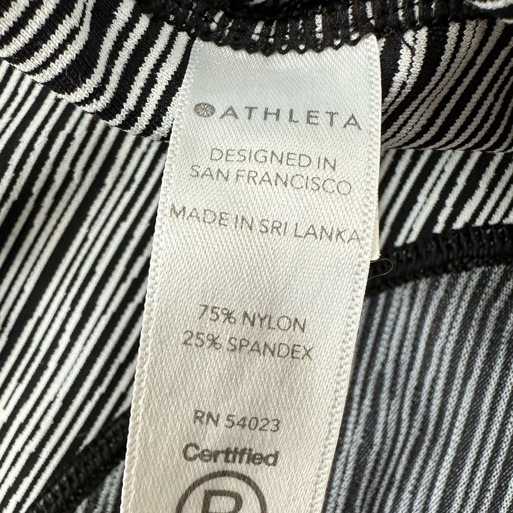 Athleta Women’s Ultimate Linear Lines Capri Leggings Black/White | Small - Picture 9 of 10